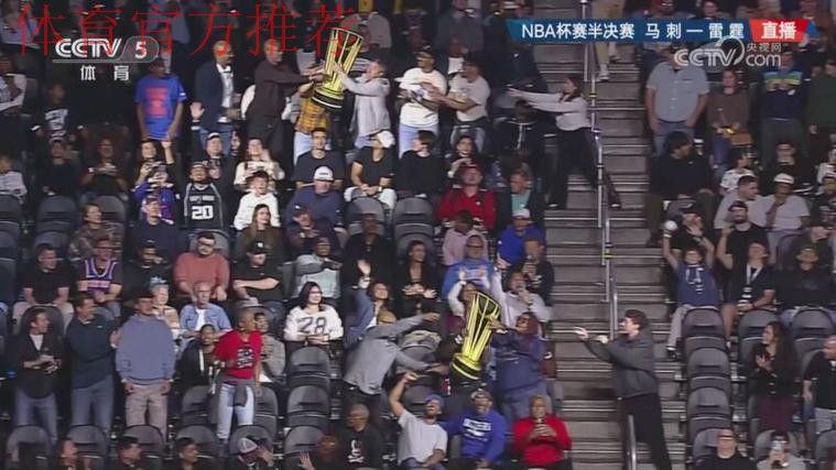 文班亚马被断球 亚历山大跳步上篮得手 文班亚马被断球 亚历山大跳步上篮得手